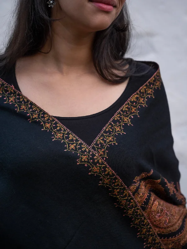 Exclusive, Fine Hand Embroidered Kashmiri Shawl - Black Paisleys Stylish Chunky Wool Shawl Exclusive, Fine Hand Embroidered Kashmiri Shawl - Black Paisleys Stylish Chunky Wool Shawl