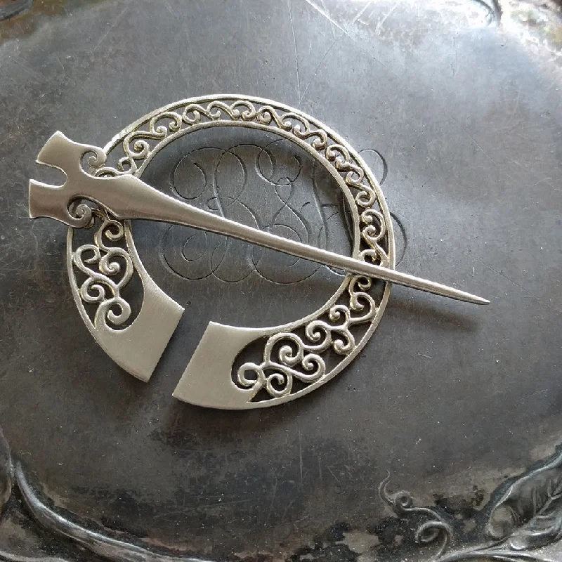 Runa Penannular